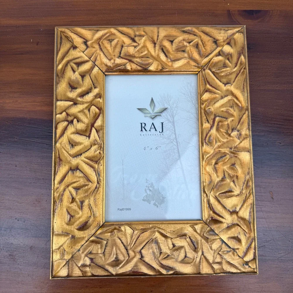 Vintage Raj Collection Gold Textured 4x6 Picture Frame Crinkle Design